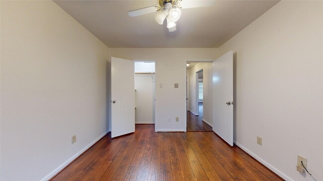 property at 806 N Willow Dr