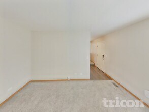 1331 Fairfield Ct in Naperville, IL - Foto de edificio - Building Photo