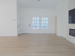 8513 Glenmore Dr in Las Vegas, NV - Foto de edificio - Building Photo
