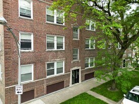 3355 W Sunnyside Ave in Chicago, IL - Building Photo