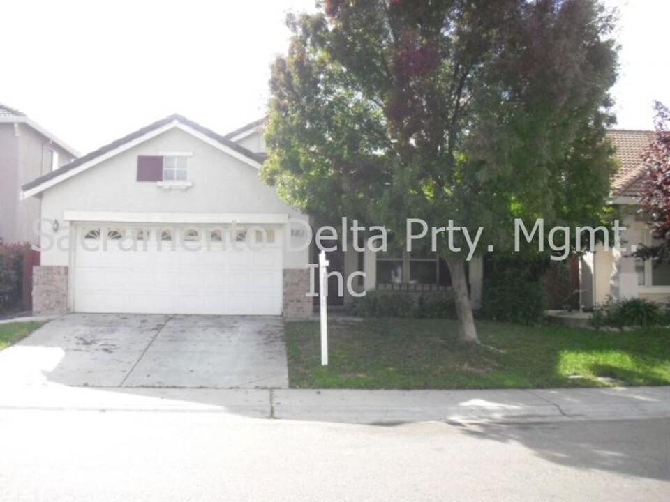 8501 Tambor Way in Elk Grove, CA - Foto de edificio