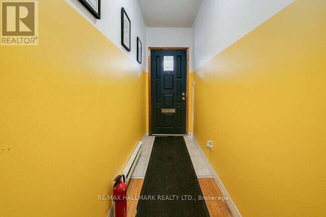 817 Pape Ave in Toronto, ON - Building Photo - Building Photo