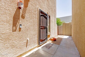 2723 E Schiliro Cir in Phoenix, AZ - Building Photo - Building Photo