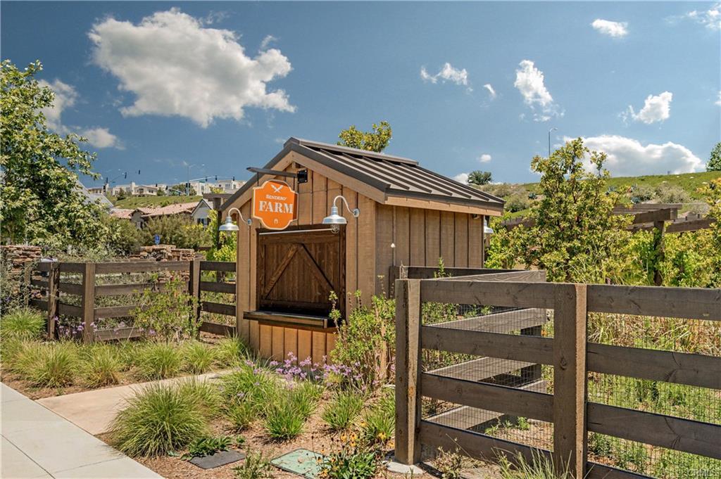 30 Corazon St in Ladera Ranch, CA - Building Photo