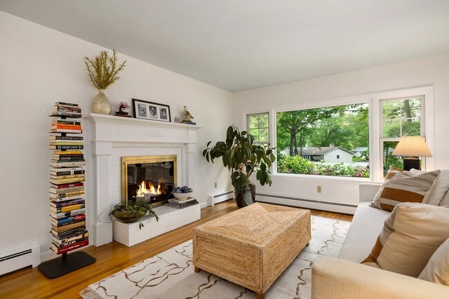 48 Harding Rd in Portsmouth, NH - Building Photo - Building Photo