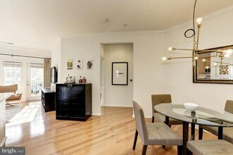 11800 Old Georgetown Rd in Rockville, MD - Building Photo - Building Photo