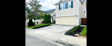 309 Kirkland Pl SE in Renton, WA - Building Photo - Building Photo