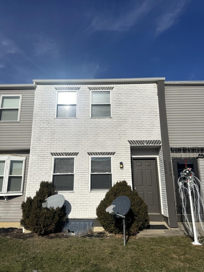 2596 Sawbury Blvd in Columbus, OH - Foto de edificio - Building Photo