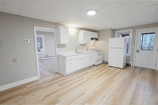 175 School St in Putnam, CT - Building Photo