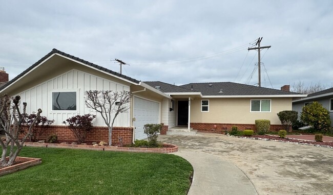 property at 913 Tara Pl