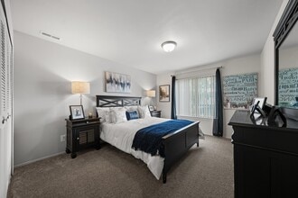 Knottingham Apartments in Clinton Township, MI - Foto de edificio - Building Photo