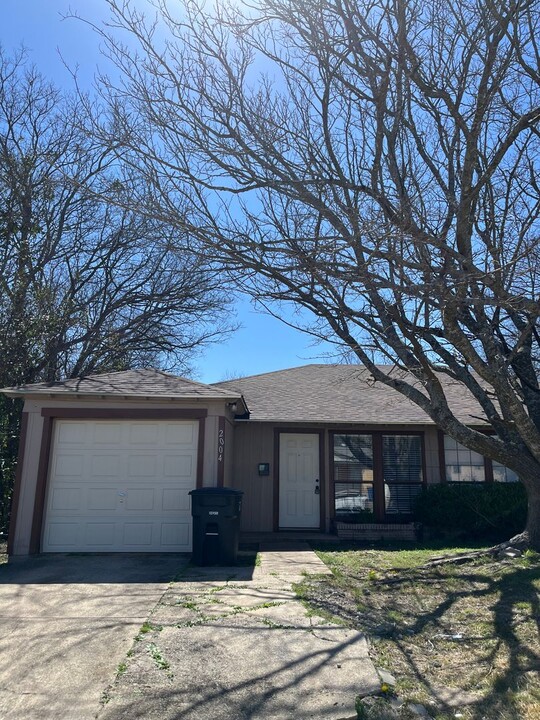 2004 Alamo Ave in Killeen, TX - Foto de edificio