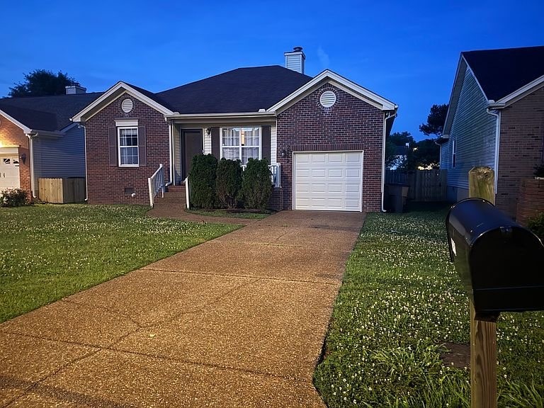 2762 River Bend Dr in Nashville, TN - Foto de edificio