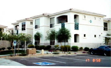 Mira Vista in Scottsdale, AZ - Building Photo - Building Photo