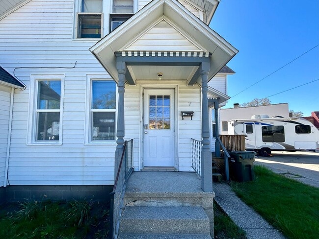 property at 9-9 E Isabella Ave