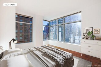 250 E 54th St in New York, NY - Building Photo - Building Photo