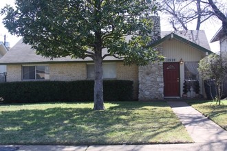 Lourdes Place in Dallas, TX - Building Photo - Building Photo