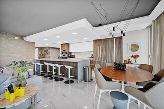 488 NE 18th St, Unit 815 in Miami, FL - Building Photo - Building Photo
