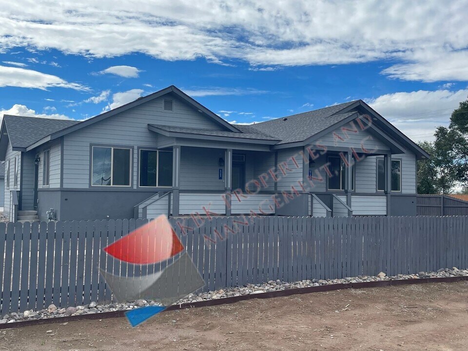 1739 Ross Ave in Alamosa, CO - Building Photo