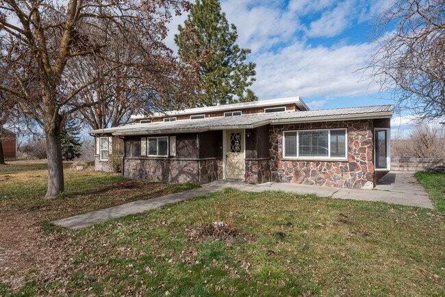 2296 NE 16th St in Fruitland, ID - Building Photo - Building Photo