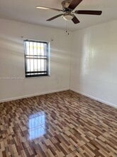 576 NW 147th St in Miami, FL - Foto de edificio - Building Photo
