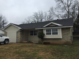 905 W 24th St in Ada, OK - Building Photo