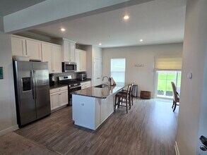 1066 Rosecroft Ln in York, PA - Foto de edificio - Building Photo