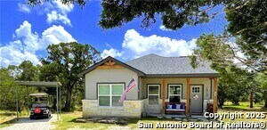 1910 Fuller Dr in Canyon Lake, TX - Building Photo