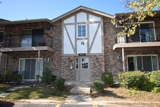 9S070 Lake Dr
