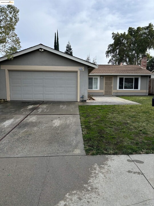 2105 Dillard Way in Antioch, CA - Building Photo