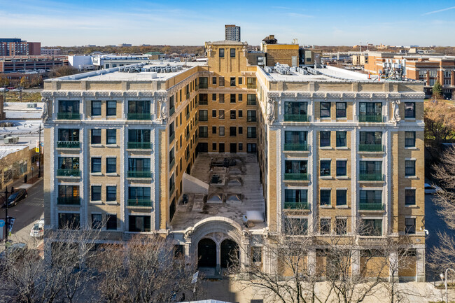 Broadmoor Apartments in Chicago, IL - Foto de edificio - Building Photo