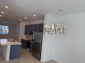 17568 Northlake Grv Dr in Oakland, FL - Building Photo - Building Photo