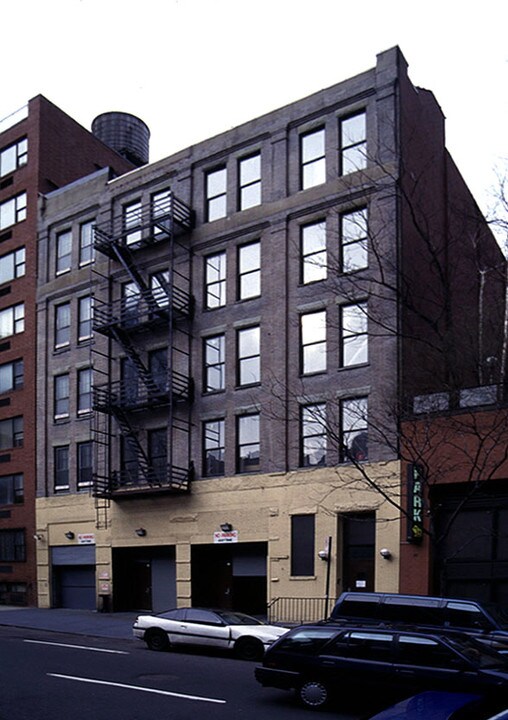 427 E 90th St in New York, NY - Building Photo