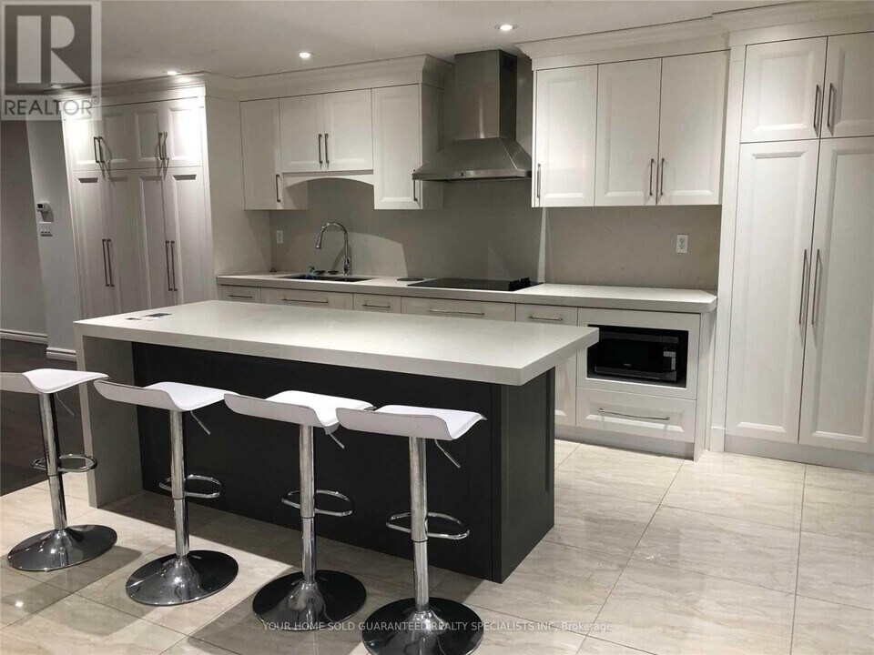 40 Seamist Crescent in Toronto, ON - Building Photo