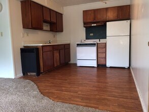 211-225 Weston Ave in Rothschild, WI - Foto de edificio - Building Photo