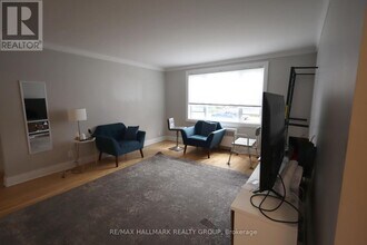 245-245 Pères-Blancs Ave in Ottawa, ON - Building Photo - Building Photo