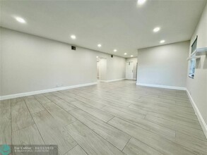 624 NE 10th Ave in Fort Lauderdale, FL - Foto de edificio - Building Photo