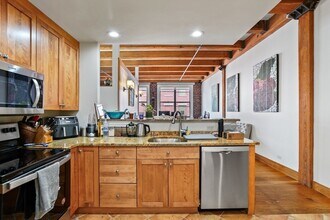 33 Sleeper St in Boston, MA - Building Photo - Building Photo