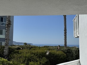640 The Village, Unit 107 in Redondo Beach, CA - Building Photo - Building Photo