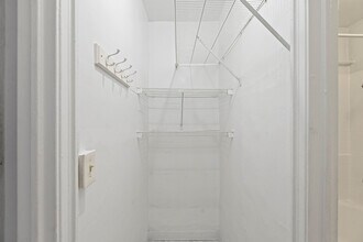 428 W Wellington Ave, Unit #204 in Chicago, IL - Foto de edificio - Building Photo