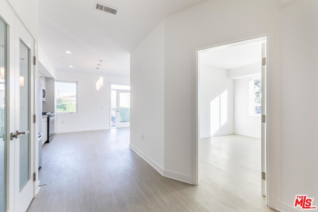 843 Wilcox Ave in Los Angeles, CA - Building Photo