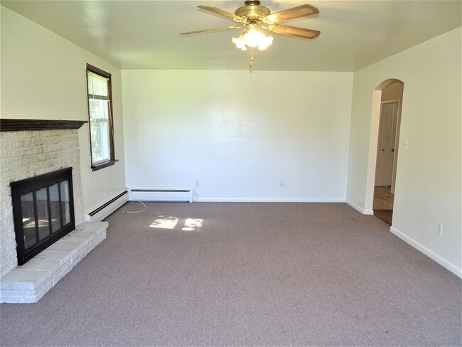 267 E Main St in Leola, PA - Building Photo - Building Photo