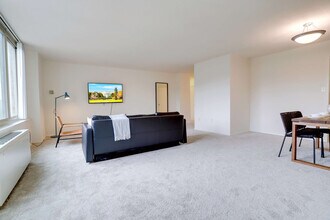 1600 S Eads St in Arlington, VA - Building Photo - Building Photo
