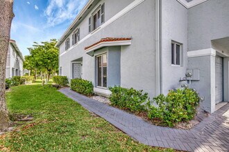 1923 Alamanda Way in Riviera Beach, FL - Building Photo - Building Photo