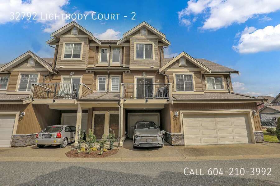 32792 Lightbody Ct in Mission, BC - Building Photo