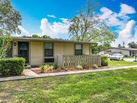 611 Mt Homer Rd in Eustis, FL - Building Photo
