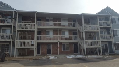 Moore Court Apartments in Grayslake, IL - Building Photo - Building Photo