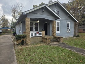 2508 6th St in Bay City, TX - Building Photo