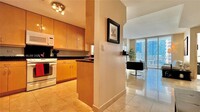 801 Brickell Key Blvd, Unit 2104 in Miami, FL - Foto de edificio - Building Photo