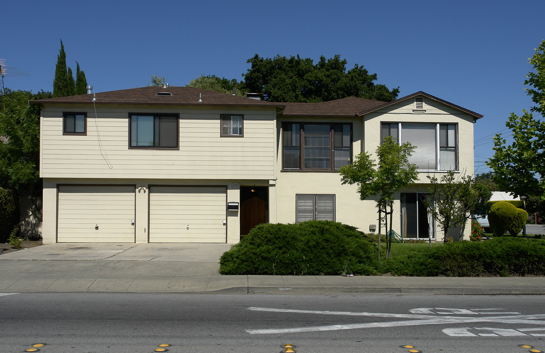 695 5th Ave in Redwood City, CA - Building Photo